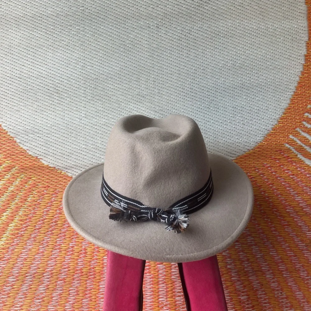 Stylish Beige Hat with Black Band - Picture 3 of 3